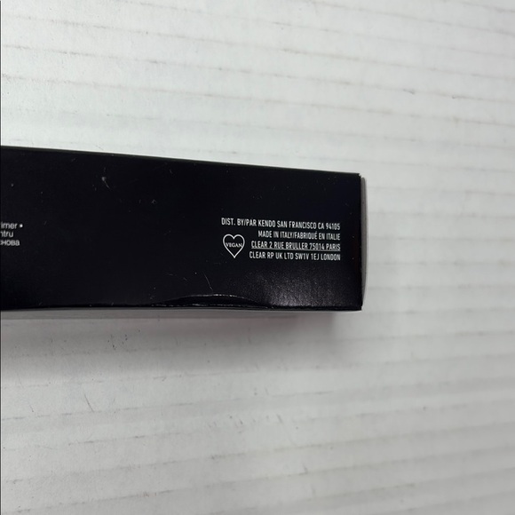 KVD BEAUTY Lock-It Pore-Refining Primer - Picture 5 of 10